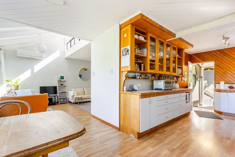 Photo of property in 83 Wood Bay Road, Titirangi, Auckland, 0604