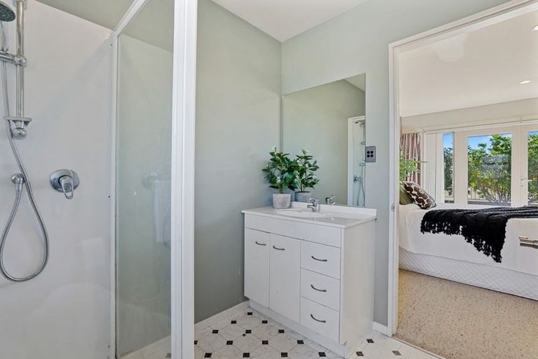 Photo of property in 5 Mcclintock Lane, Sockburn, Christchurch, 8042