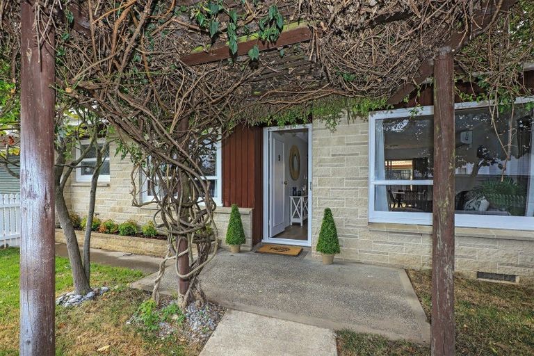 Photo of property in 2/707 York Street, Mahora, Hastings, 4120