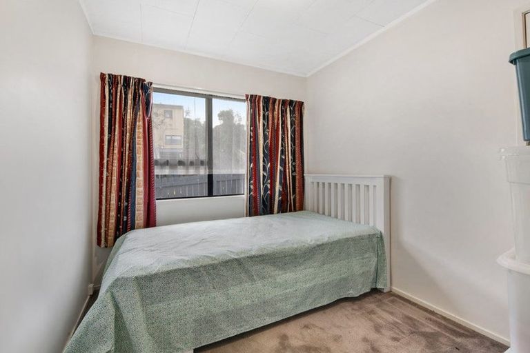 Photo of property in 1/22 Leiden Place, Totara Vale, Auckland, 0629