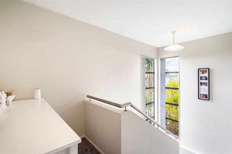 Photo of property in 8a Aeroview Drive, Beach Haven, Auckland, 0626