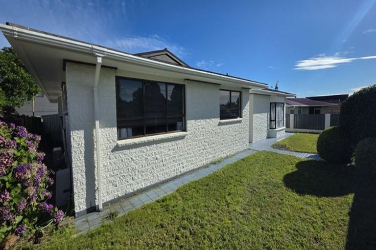 Photo of property in 7 Poplar Grove, Whalers Gate, New Plymouth, 4310