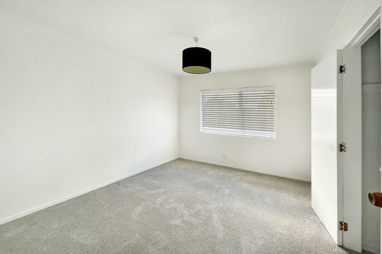 Photo of property in 1/12 Brookfield Road, Te Atatu Peninsula, Auckland, 0610