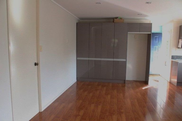 Photo of property in 1/18 Kenwick Place, Burswood, Auckland, 2013
