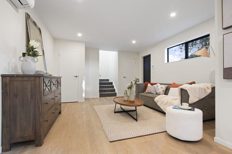 Photo of property in 8b Deuxberry Avenue, Northcote, Auckland, 0627