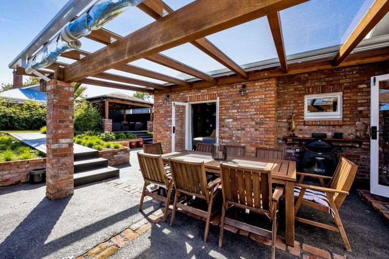 Photo of property in 20 Wallace Place, Westown, New Plymouth, 4310