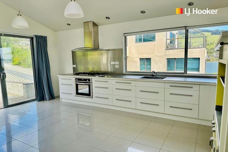 Photo of property in 6 Bewley Avenue, Macandrew Bay, Dunedin, 9014