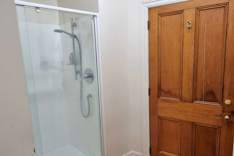 Photo of property in Endeavour Apartments, 10/125 Thorndon Quay, Pipitea, Wellington, 6011