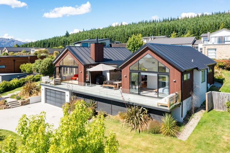 Photo of property in 11 Clutha Place, Wanaka, 9305
