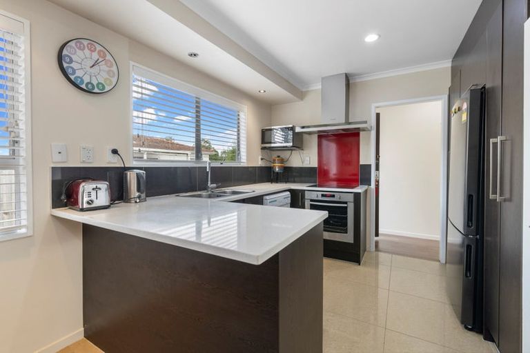 Photo of property in 2/25 Lyren Place, Half Moon Bay, Auckland, 2012