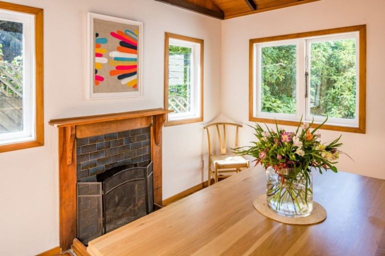 Photo of property in 21 Ferry Road, Days Bay, Lower Hutt, 5013