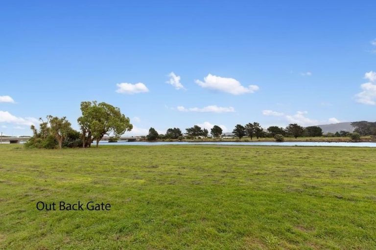 Photo of property in 25 Pirie Crescent, Moera, Lower Hutt, 5010