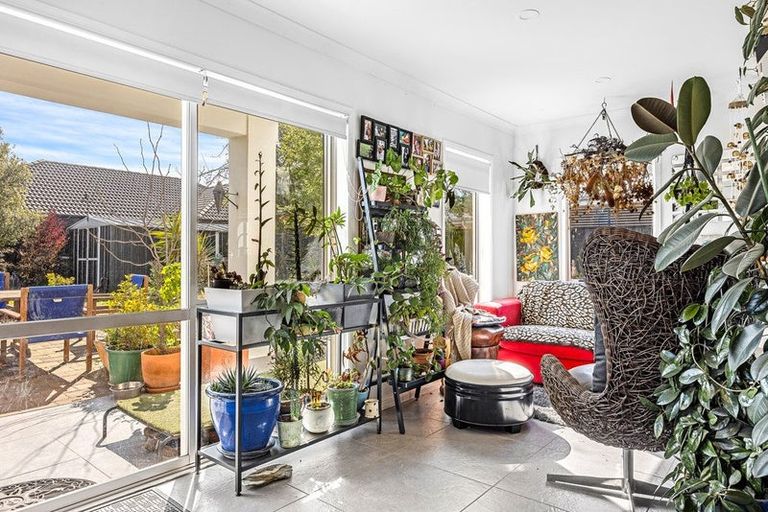 Photo of property in 20 Linkwater Way, Parklands, Christchurch, 8083