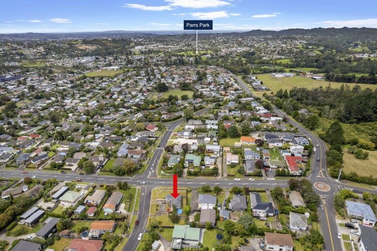 Photo of property in 21 Parrs Cross Road, Henderson, Auckland, 0612