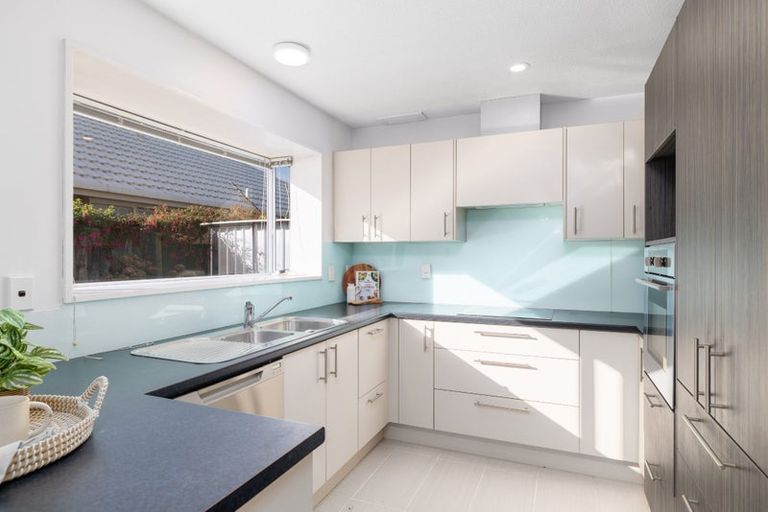 Photo of property in 2/52a Berkshire Drive, Avonhead, Christchurch, 8042