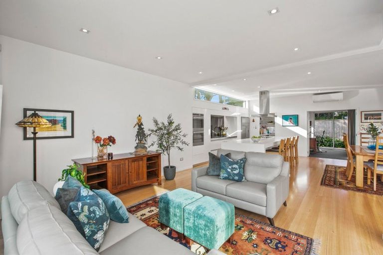 Photo of property in 17 Pitcairn Street, Oakura, 4314