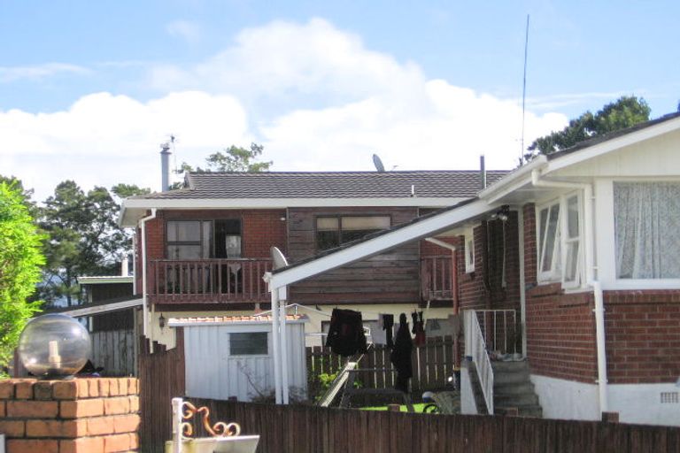 Photo of property in 13 Grimshaw Place, Henderson, Auckland, 0612