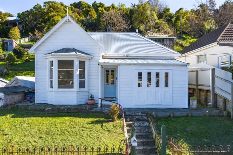 Photo of property in 27 Voelas Road, Lyttelton, 8082