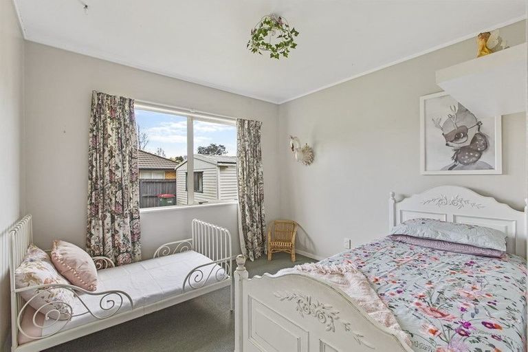 Photo of property in 2/14 Graham Road, Conifer Grove, Takanini, 2112