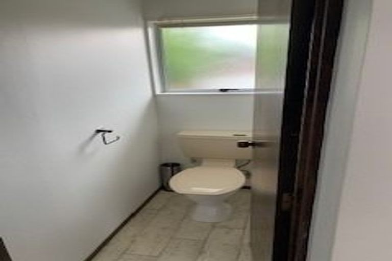 Photo of property in 2/139a Mokoia Road, Birkenhead, Auckland, 0626