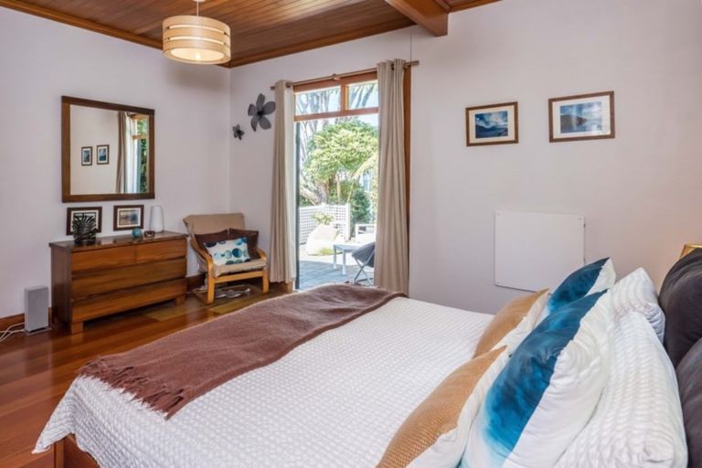 Photo of property in 11 Highbury Crescent, Highbury, Wellington, 6012