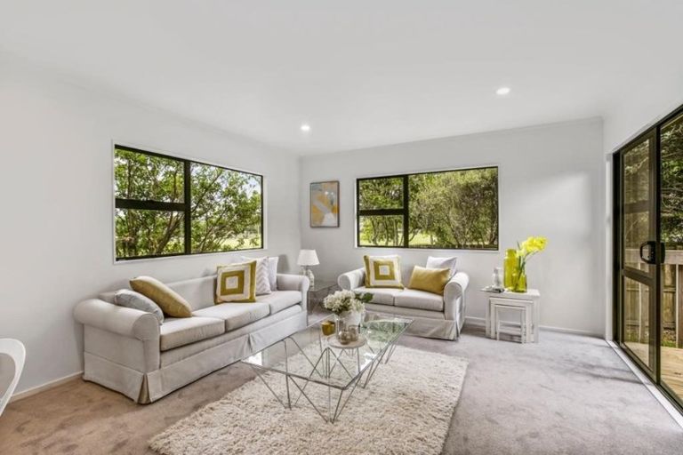 Photo of property in 2/73 Bond Crescent, Forrest Hill, Auckland, 0620