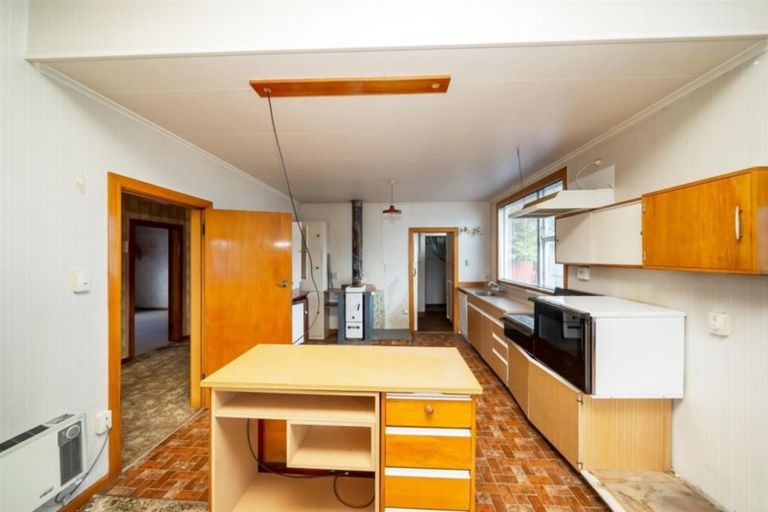 Photo of property in 27 Gloag Street, Waverley, 4510