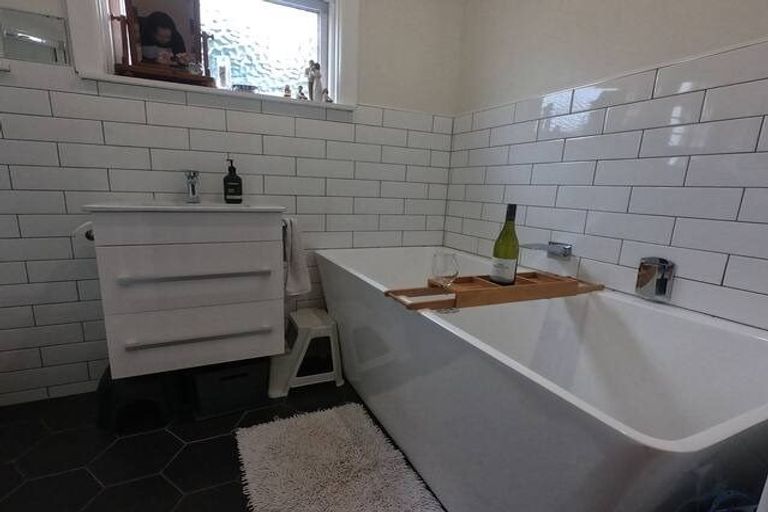 Photo of property in 10 Hathaway Avenue, Karori, Wellington, 6012