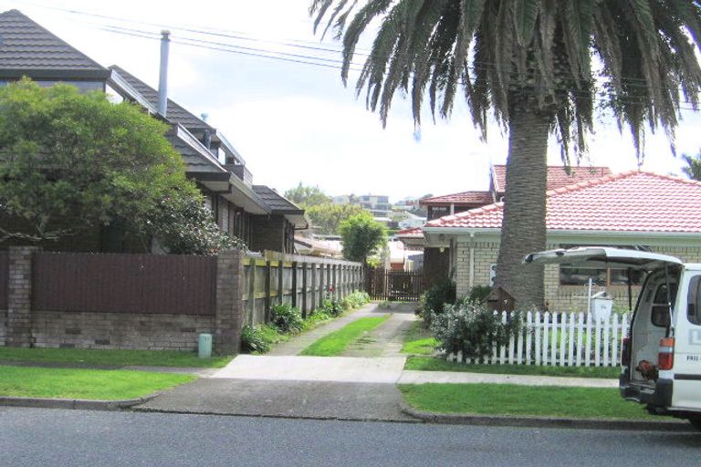 Photo of property in 2/7 Eastern Beach Road, Eastern Beach, Auckland, 2012