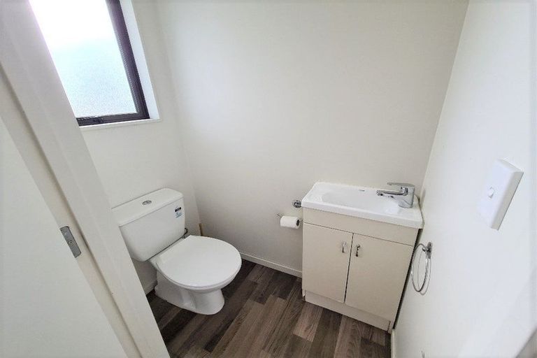 Photo of property in 28 Beauchamp Drive, Massey, Auckland, 0614