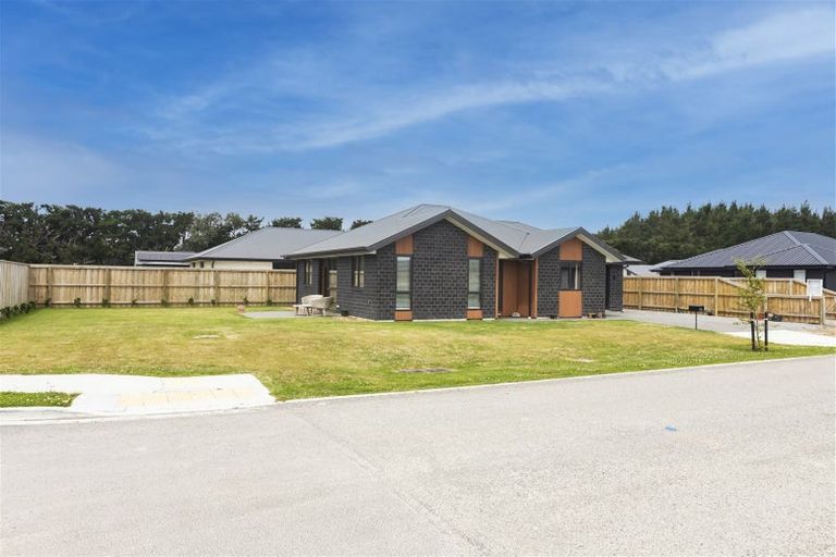 Photo of property in 8 Wykes Place, Amberley, 7410