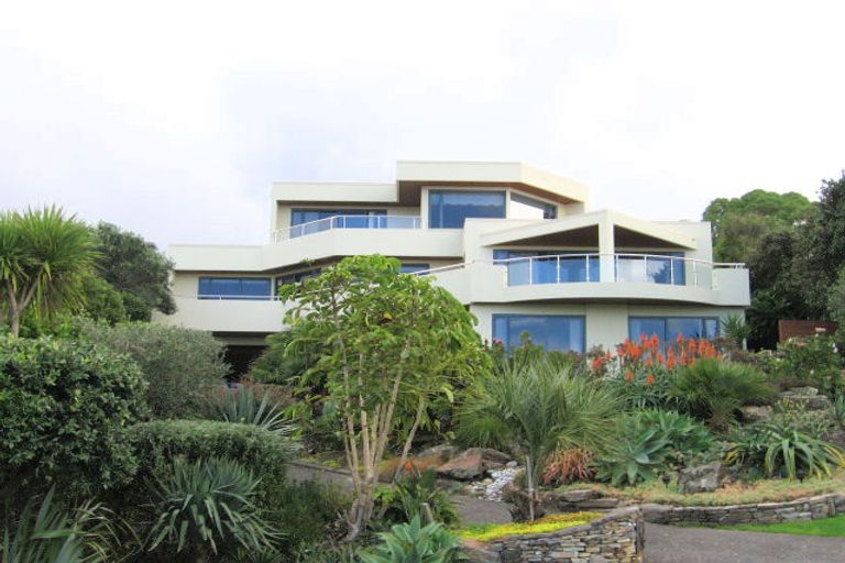 Photo of property in 6 Chelverton Terrace, Red Beach, 0932