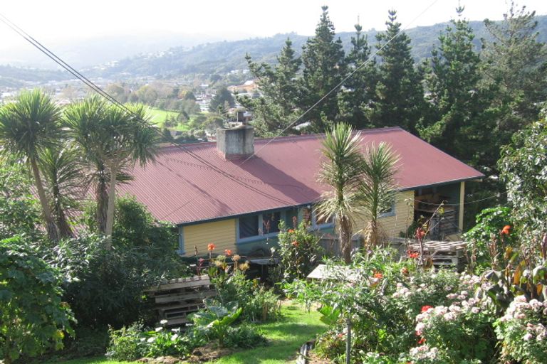 Photo of property in 15 Amundsen Grove, Stokes Valley, Lower Hutt, 5019