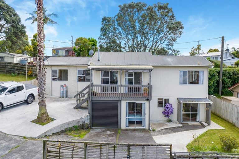 Photo of property in 4/89a Royal Road, Massey, Auckland, 0614