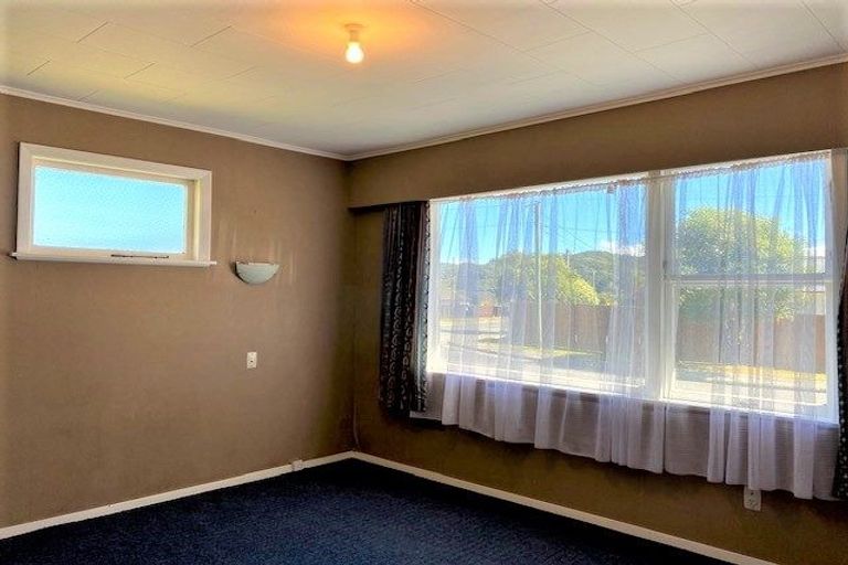 Photo of property in 62 Russell Road, Wainuiomata, Lower Hutt, 5014