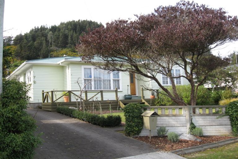 Photo of property in 4 Wise Street, Wainuiomata, Lower Hutt, 5014