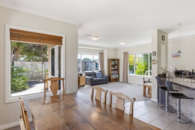 Photo of property in 10 Metzenthin Close, Raumati South, Paraparaumu, 5032