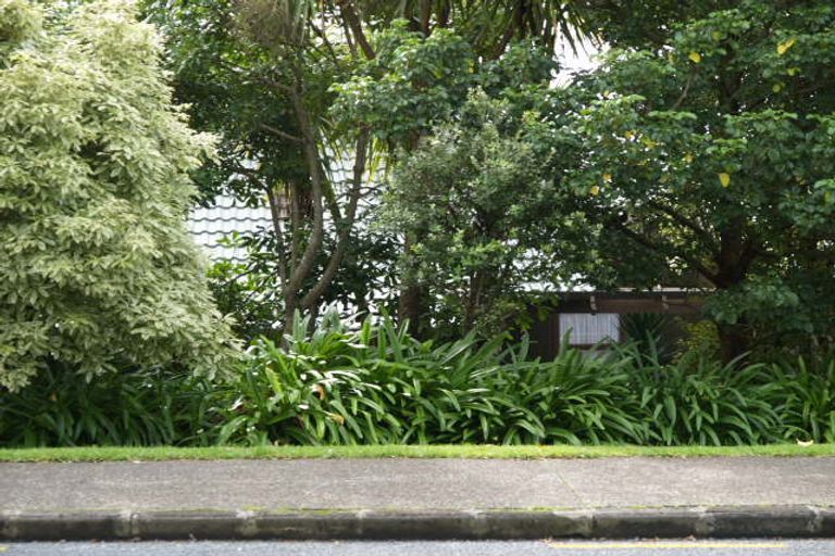 Photo of property in 4 Paparoa Road, Cockle Bay, Auckland, 2014