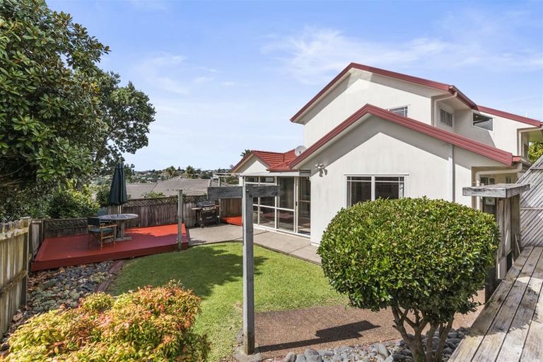 Photo of property in 8 Fulmar Way, Unsworth Heights, Auckland, 0632
