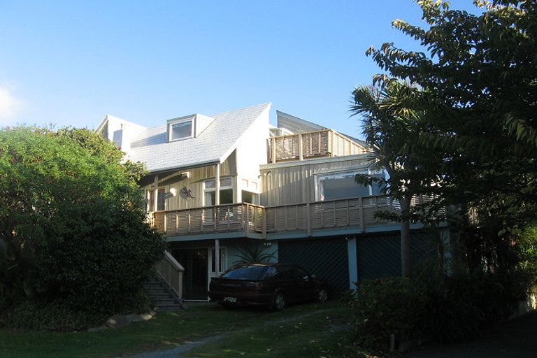 Photo of property in 3 Whyte Street, Paraparaumu Beach, Paraparaumu, 5032