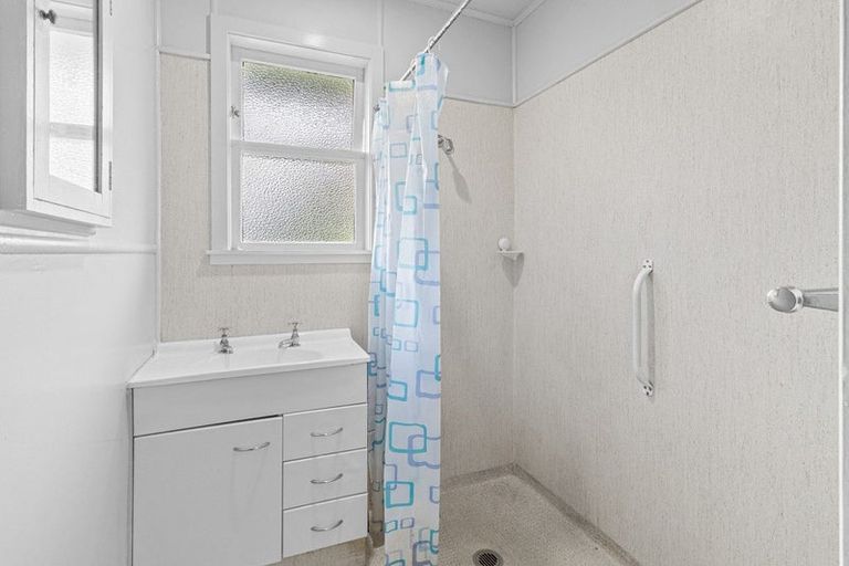 Photo of property in 90 Huatoki Street, Vogeltown, New Plymouth, 4310