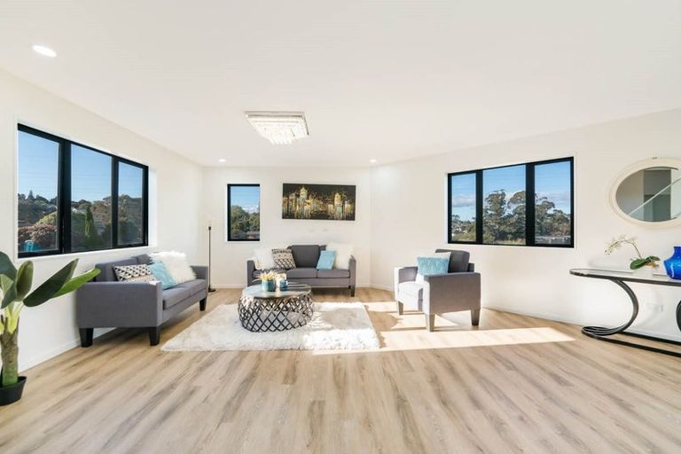 Photo of property in 5 Liban Place, Massey, Auckland, 0614