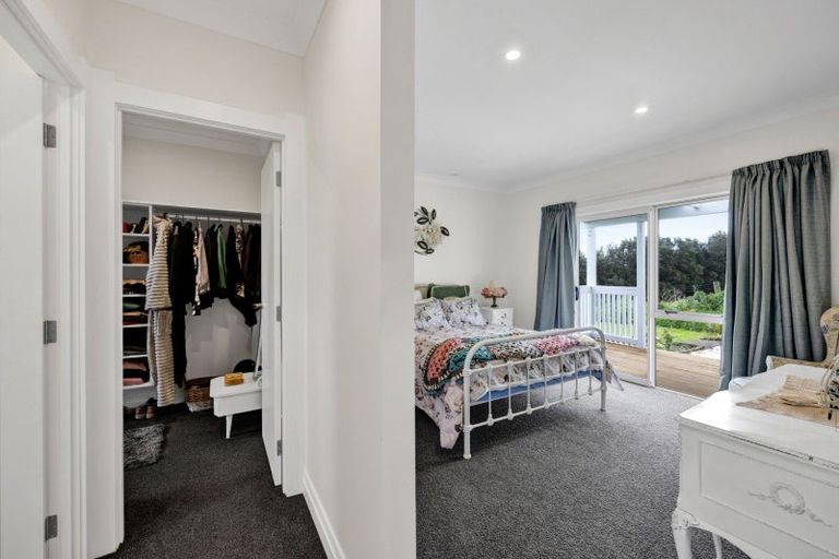 Photo of property in 43a Rawhitiroa Road, Eltham, 4398