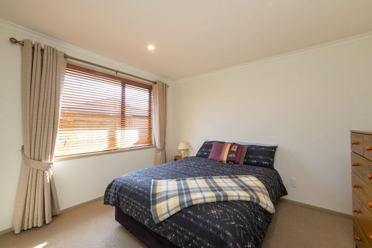 Photo of property in 48 Tennyson Avenue, Kelvin Grove, Palmerston North, 4414