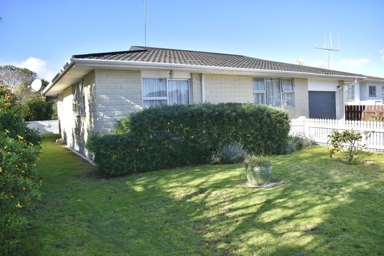 Photo of property in 38 Norfolk Crescent, Otaki Beach, Otaki, 5512