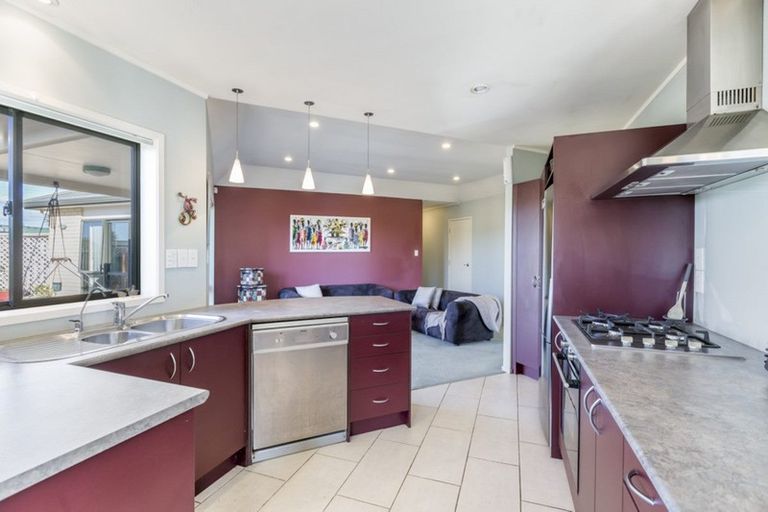 Photo of property in 139 Flanshaw Road, Te Atatu South, Auckland, 0610