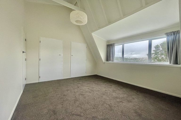 Photo of property in 93 Stewart Drive, Newlands, Wellington, 6037