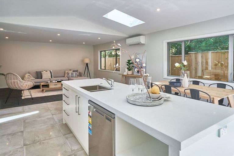 Photo of property in 5a Woodstock Place, Hokowhitu, Palmerston North, 4410