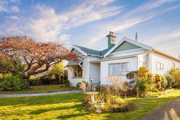 Photo of property in 30 Rhodes Street, Waimate, 7924