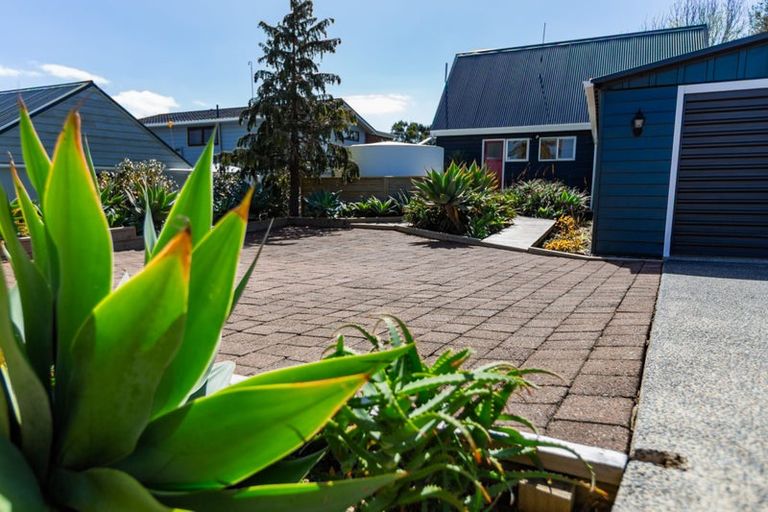 Photo of property in 1396 Whangaparaoa Road, Army Bay, Whangaparaoa, 0930